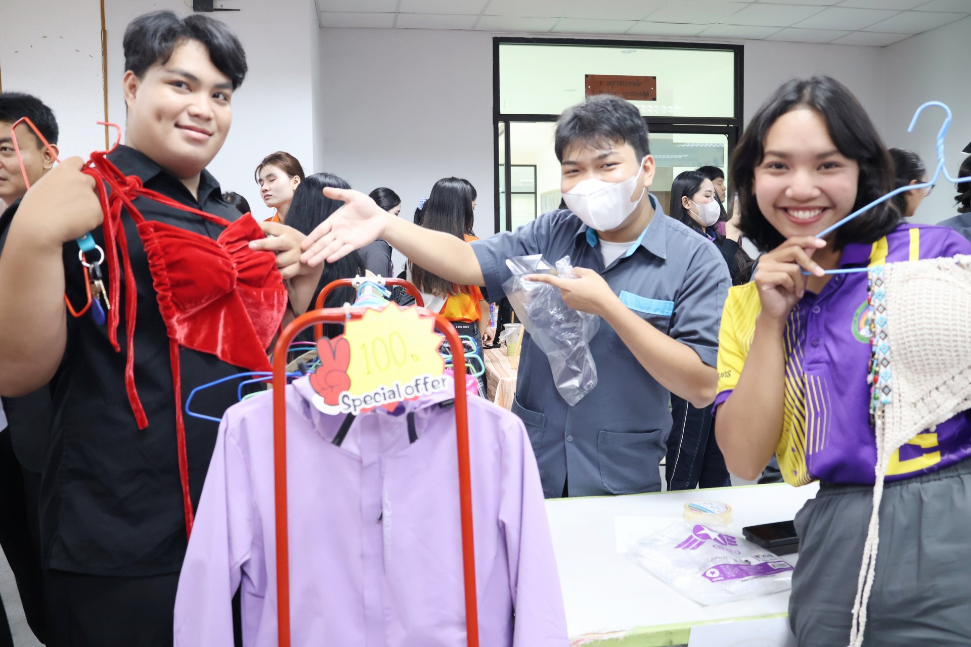 โครงการส่งเสริมทักษะการเป็นผู้ประกอบการ SECOND HAND แดนมหัศจรรย์ ตลาดนัดของมือสอง - รูปภาพ 16