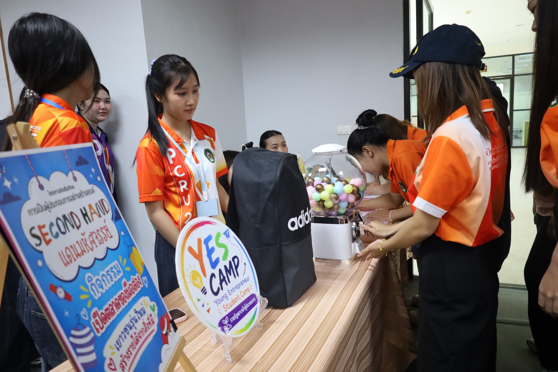 โครงการส่งเสริมทักษะการเป็นผู้ประกอบการ SECOND HAND แดนมหัศจรรย์ ตลาดนัดของมือสอง - รูปภาพ 30
