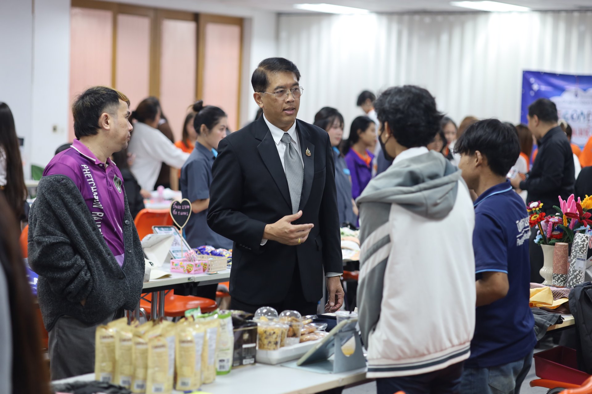 โครงการส่งเสริมทักษะการเป็นผู้ประกอบการ SECOND HAND แดนมหัศจรรย์ ตลาดนัดของมือสอง - รูปภาพ 37