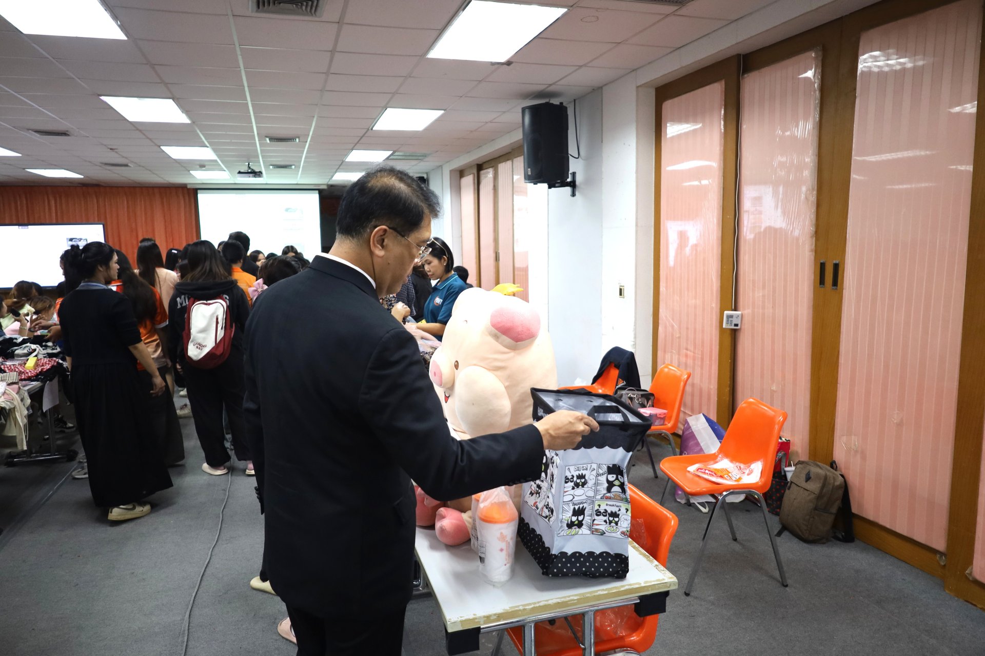โครงการส่งเสริมทักษะการเป็นผู้ประกอบการ SECOND HAND แดนมหัศจรรย์ ตลาดนัดของมือสอง - รูปภาพ 39