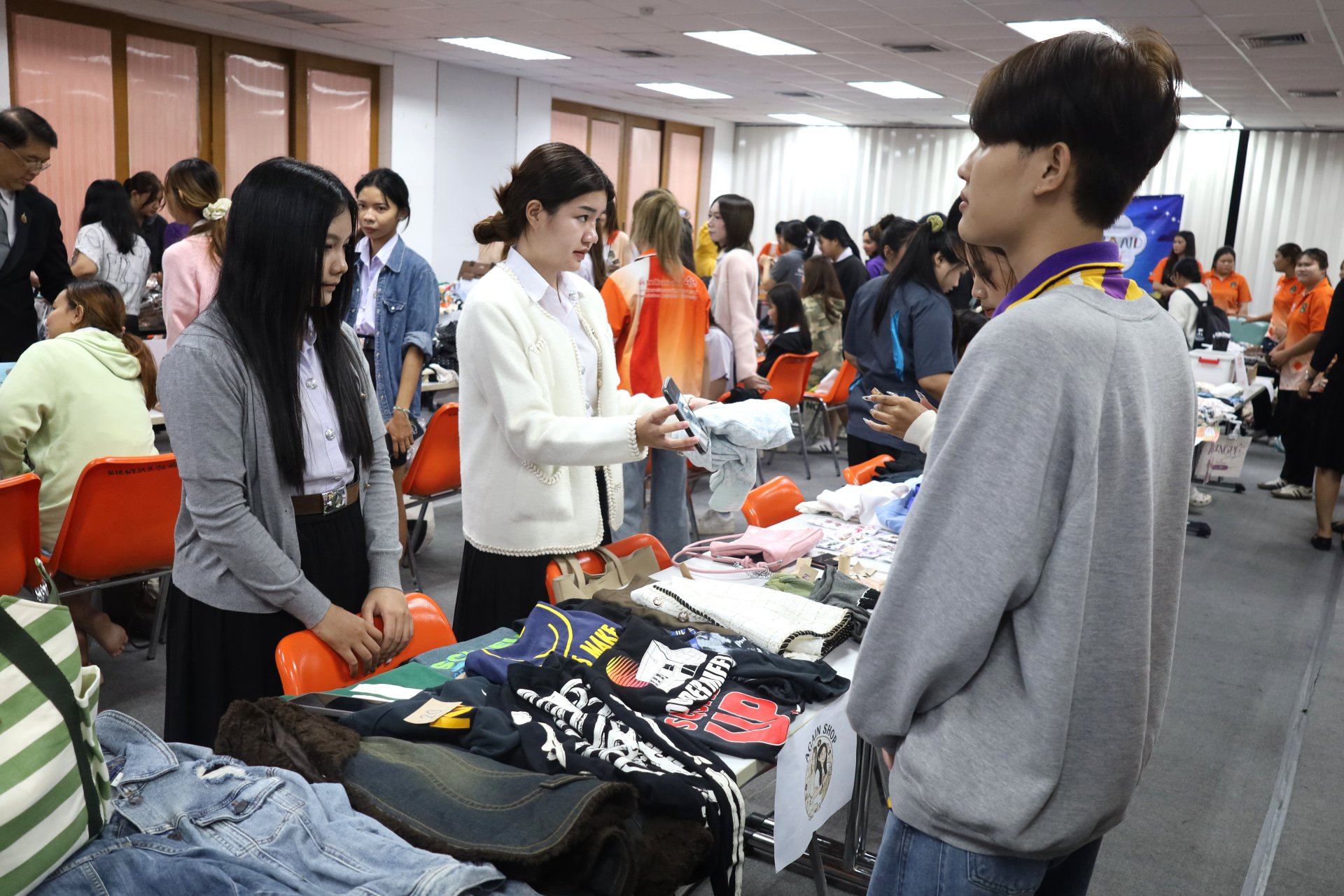 โครงการส่งเสริมทักษะการเป็นผู้ประกอบการ SECOND HAND แดนมหัศจรรย์ ตลาดนัดของมือสอง - รูปภาพ 42