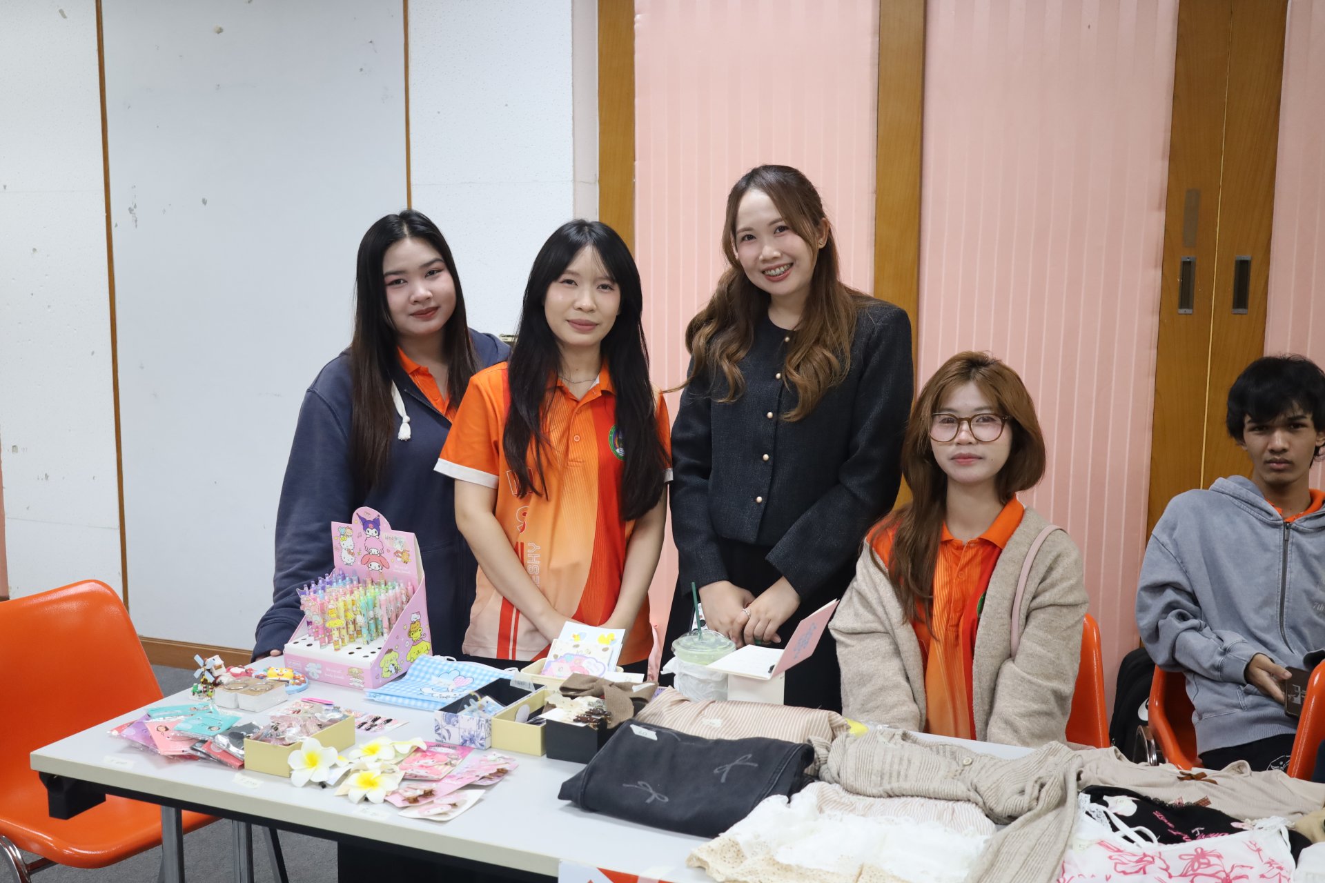 โครงการส่งเสริมทักษะการเป็นผู้ประกอบการ SECOND HAND แดนมหัศจรรย์ ตลาดนัดของมือสอง - รูปภาพ 48