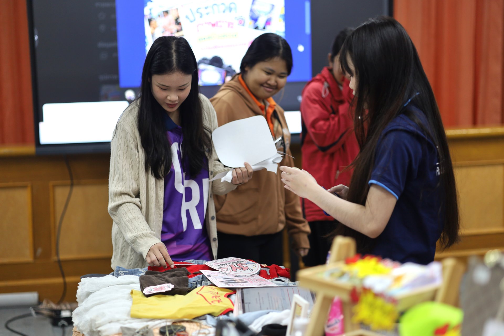 โครงการส่งเสริมทักษะการเป็นผู้ประกอบการ SECOND HAND แดนมหัศจรรย์ ตลาดนัดของมือสอง - รูปภาพ 54