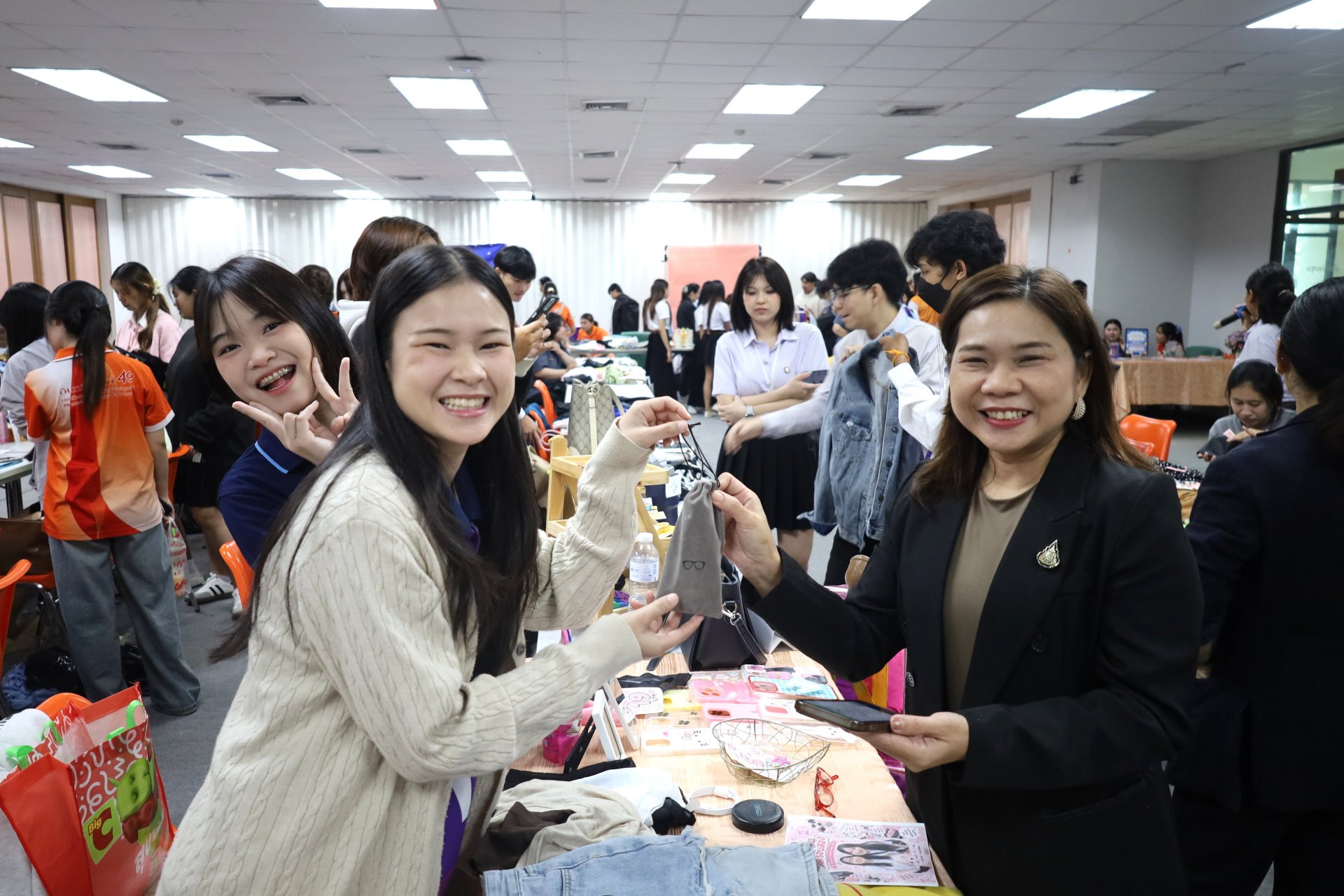 โครงการส่งเสริมทักษะการเป็นผู้ประกอบการ SECOND HAND แดนมหัศจรรย์ ตลาดนัดของมือสอง - รูปภาพ 58