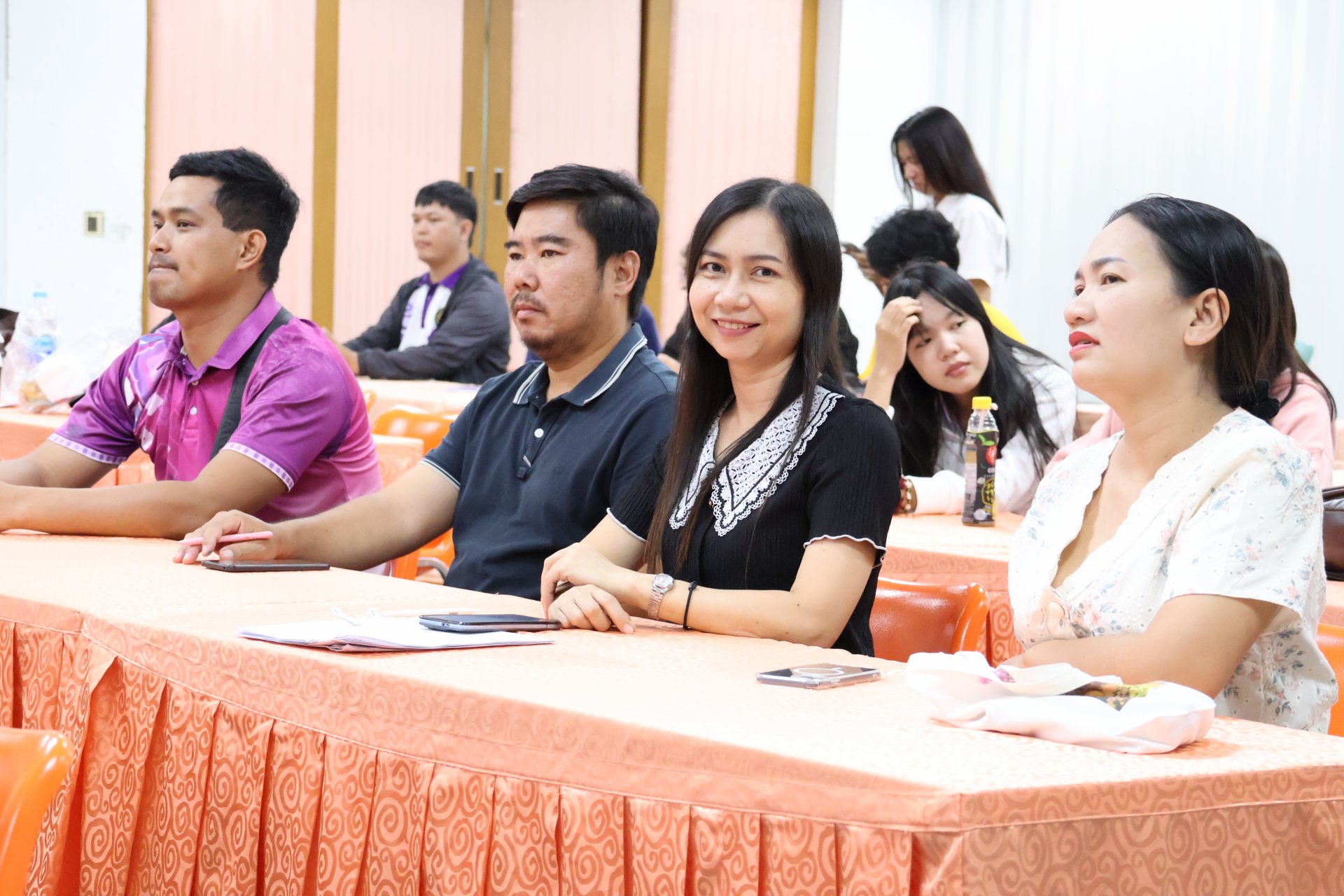 การสัมมนาวิชาการประเด็นสำคัญทางการตลาด กรณีศึกษาผู้ประกอบการด้านอาหารร้านละมุน62 - รูปภาพ 3