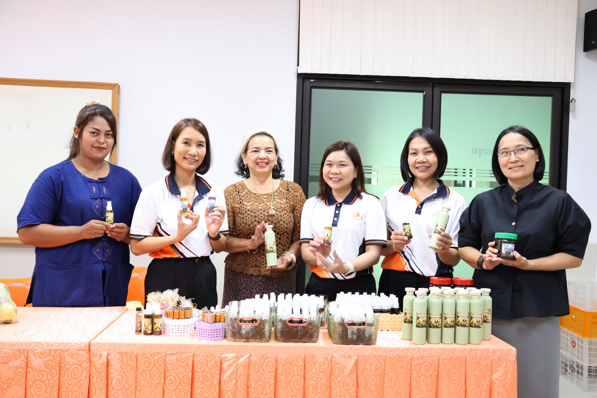 บันทึกข้อตกลงความร่วมมือ MOU ระหว่างคณะวิทยาการจัดการ มหาวิทยาลัยราชภัฏเพชรบูรณ์ กับ กลุ่มเรือนรักสุขภาพศรีเทพ - รูปภาพ 14