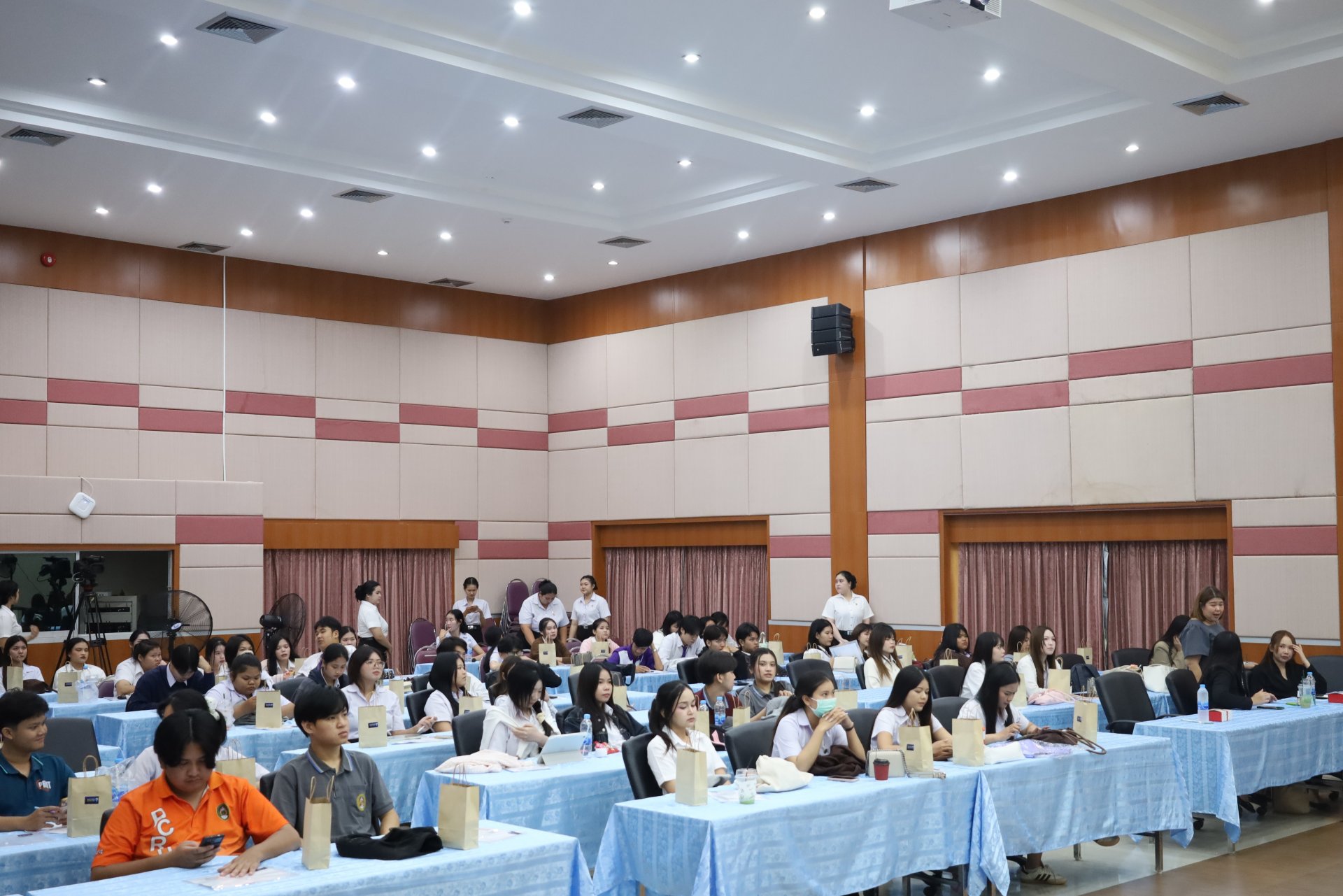 โครงการสัมมนาวิชาการ ออกแบบอีเวนต์อย่างไรให้คนจดจำ CREATIVE EVENT & EXPERIENCE DESIGN - รูปภาพ 34