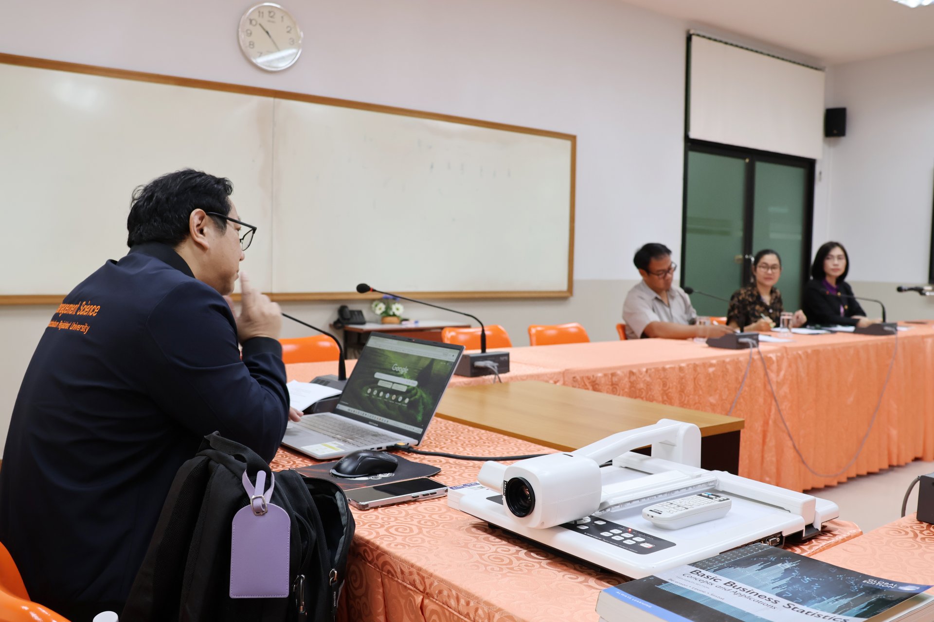 การประชุมคณะกรรมการดำเนินงานวารสาร วิทยาการจัดการวิชาการ มหาวิทยาลัยราชภัฏเพชรบูรณ์ ครั้งที่ 4/2569 - รูปภาพ 6