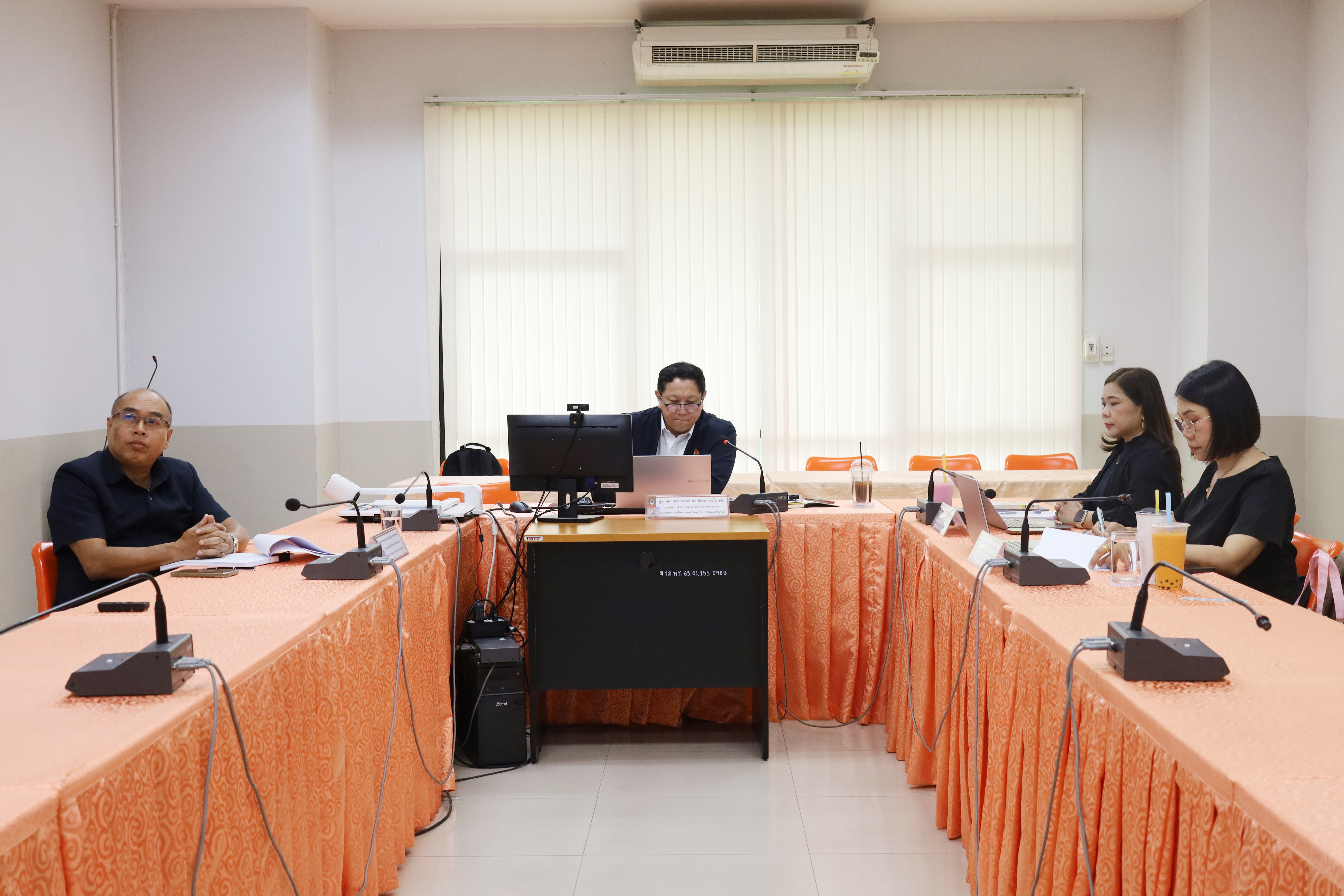 การประชุมวิพากษ์หลักสูตรโดยผู้ทรงคุณวุฒิภายนอก หลักสูตรบริหารธุรกิจดุษฎีบัณฑิต สาขาวิชาบริหารธุรกิจ (หลักสูตรใหม่ พ.ศ. 2570)