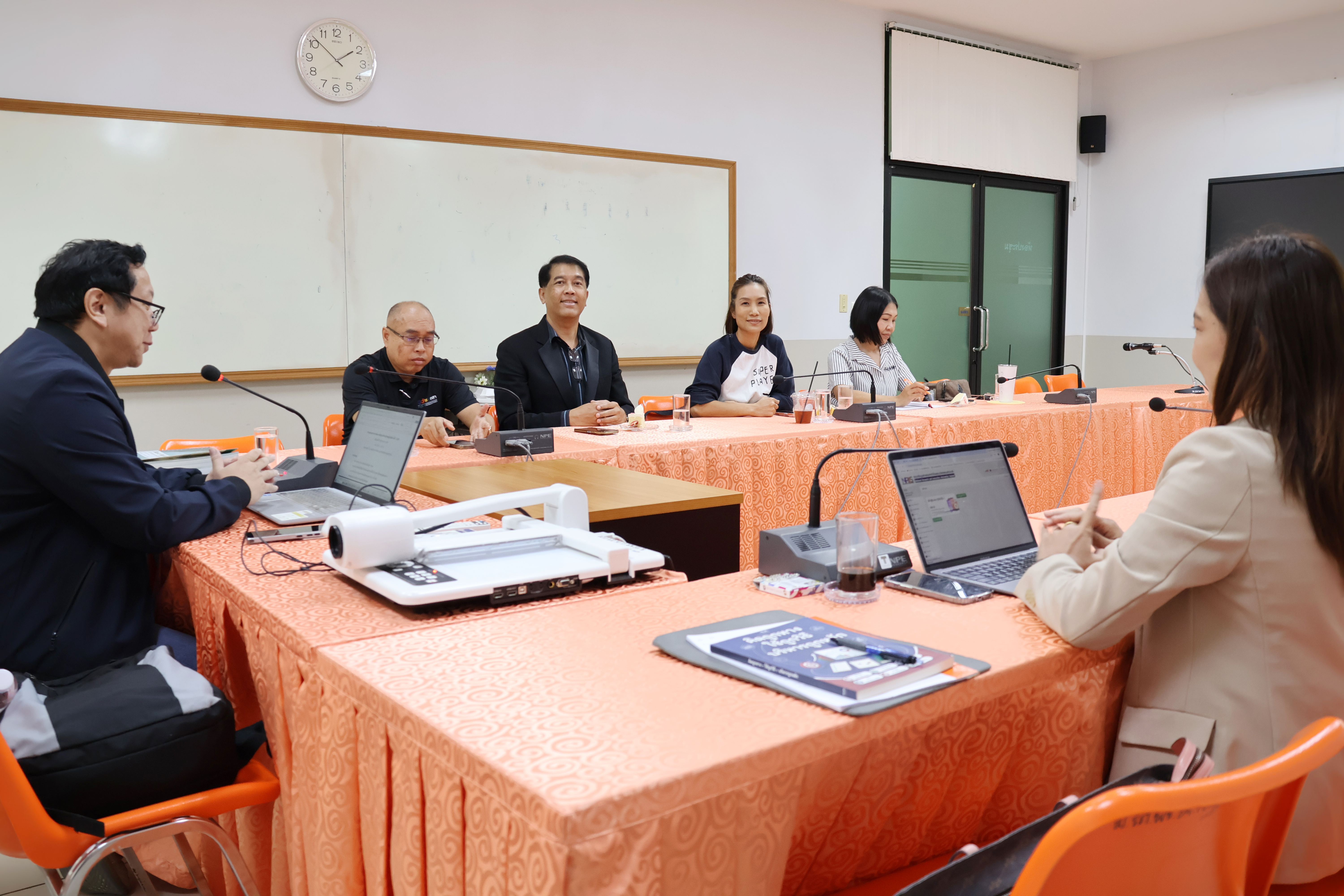 การประชุมคณะกรรมการพัฒนาหลักสูตร บริหารธุรกิจดุษฎีบัณฑิต (DBA)